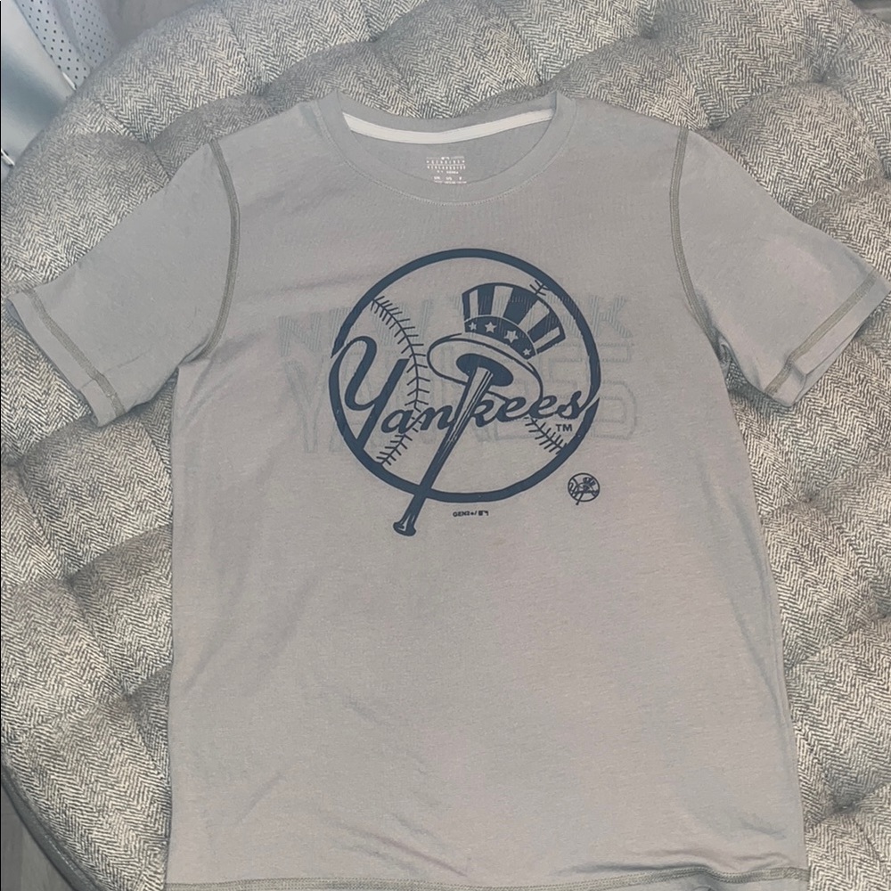 New York Yankees Tshirt Genuine merchandise by Gen2 US 10-12 boys